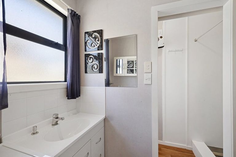 Photo of property in 15a Naumai Place, Spotswood, New Plymouth, 4310