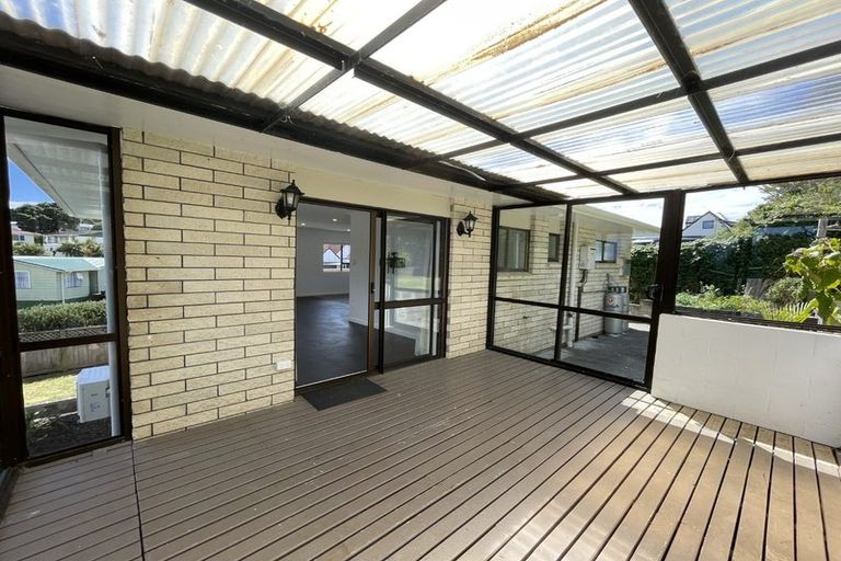 Photo of property in 37 Herekawe Drive, Spotswood, New Plymouth, 4310