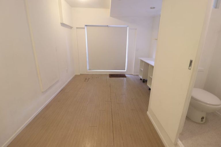 Photo of property in 4 Teviot Place, Totara Vale, Auckland, 0629