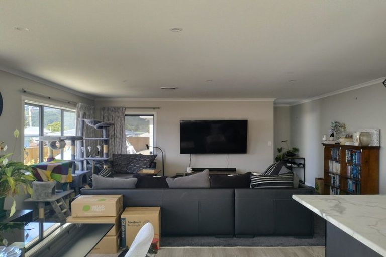 Photo of property in 4a Davis Grove, Wainuiomata, Lower Hutt, 5014