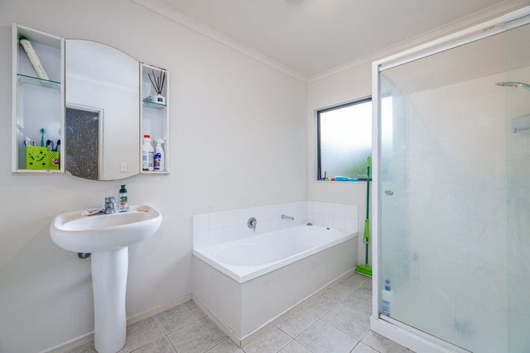 Photo of property in 74 Hetherington Road, Ranui, Auckland, 0612