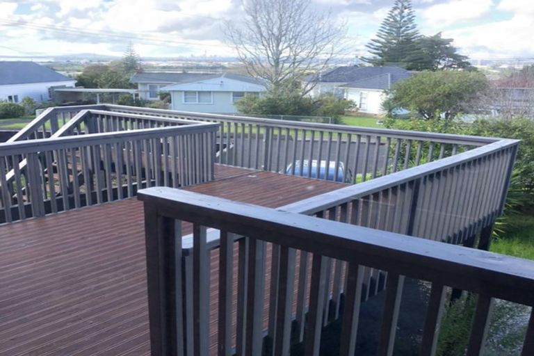 Photo of property in 1 Fayette Place, Te Atatu South, Auckland, 0610