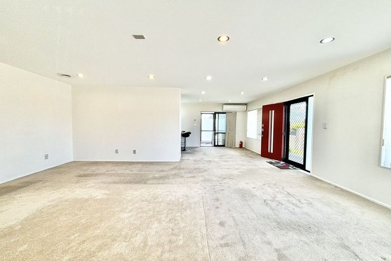 Photo of property in 51 James Laurie Street, Henderson, Auckland, 0612