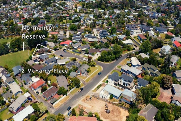 Photo of property in 12 Mchardy Place, Glenfield, Auckland, 0627
