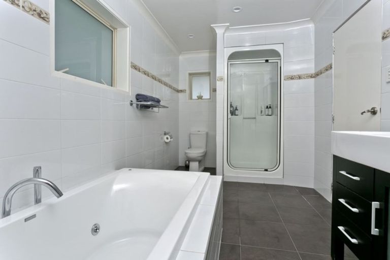 Photo of property in 4 Kiri Place, Mairangi Bay, Auckland, 0630