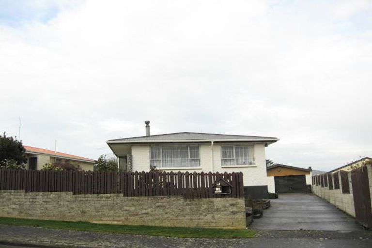 Photo of property in 15 Milford Street, Heidelberg, Invercargill, 9812
