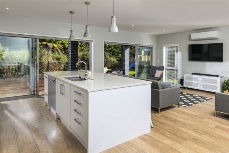 Photo of property in 48 Crabb Fields Lane, Riverhead, 0820