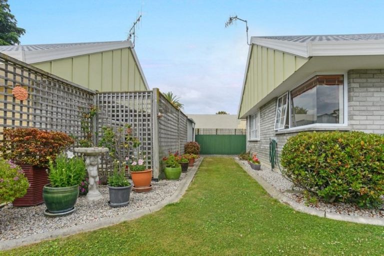 Photo of property in 2/102 Terrace Road, Parkvale, Hastings, 4122