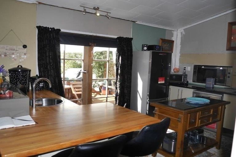 Photo of property in 10 Humber Street, Rongotea, 4476