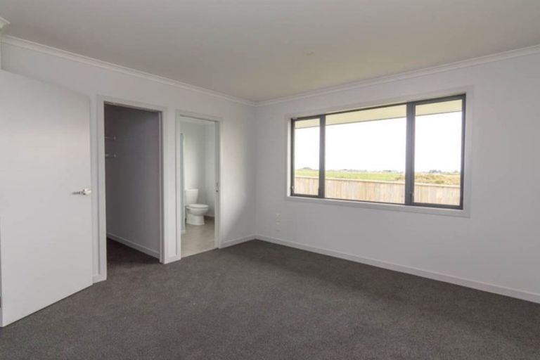 Photo of property in 35 Silicon Way, Fitzherbert, Palmerston North, 4410