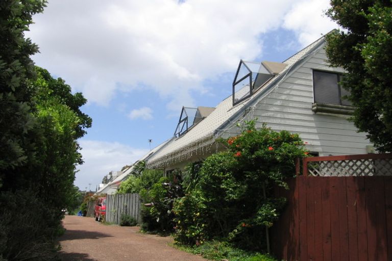 Photo of property in 6/2 Blockhouse Road, Avondale, Auckland, 1026