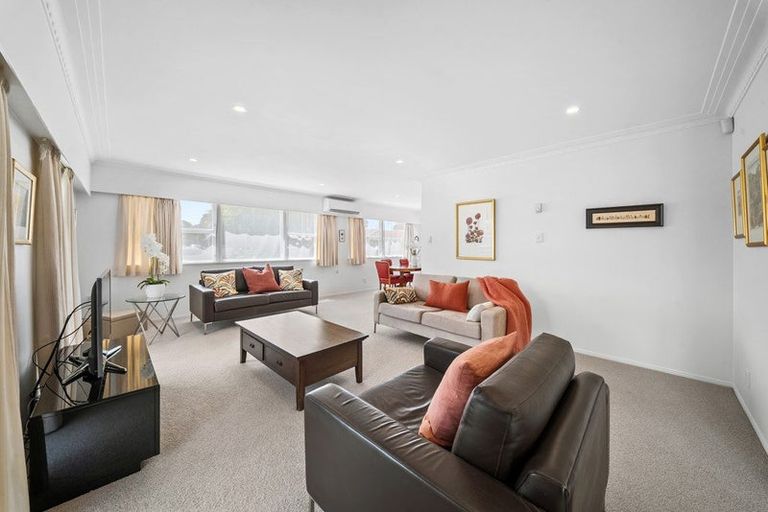 Photo of property in 10 Alf Walker Place, Papakura, 2110