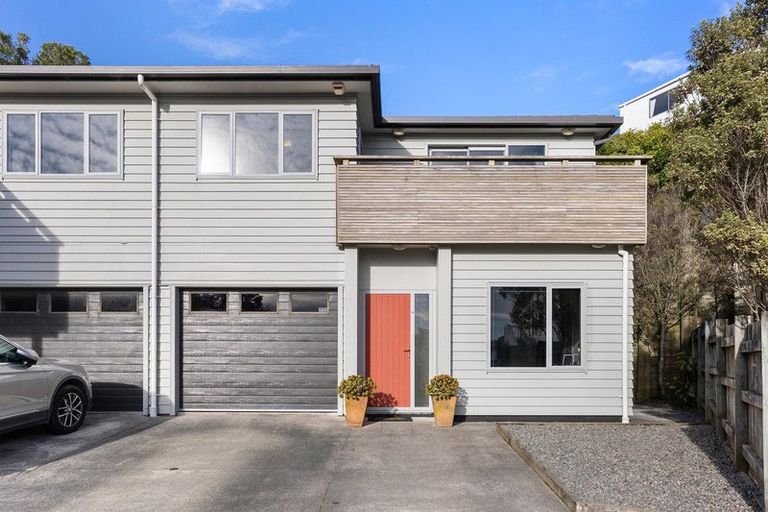 Photo of property in 16 Ted Gilberd Place, Newlands, Wellington, 6037