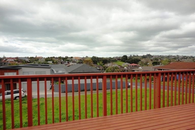 Photo of property in 34b Mark Edward Drive, Half Moon Bay, Auckland, 2012