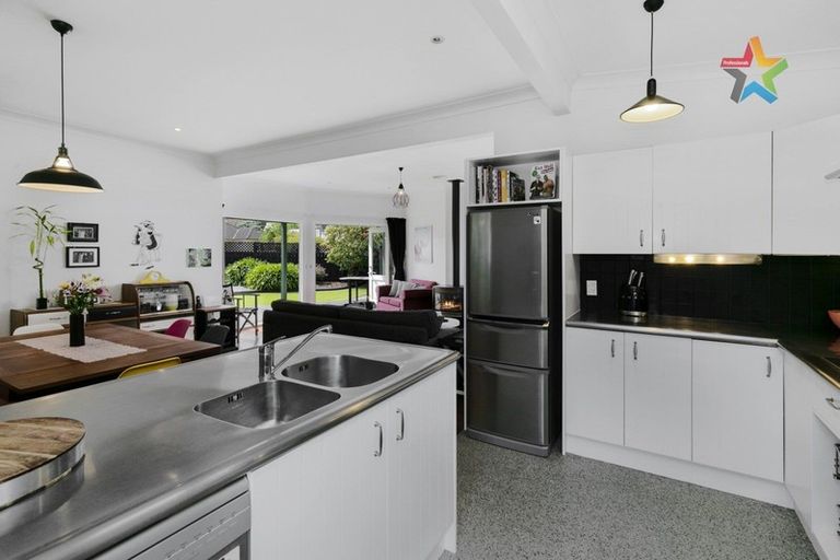 Photo of property in 52 Birdwood Road, Waterloo, Lower Hutt, 5011
