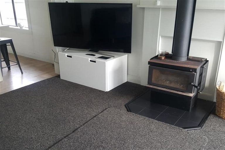 Photo of property in 25b Hamblyn Street, Strandon, New Plymouth, 4312