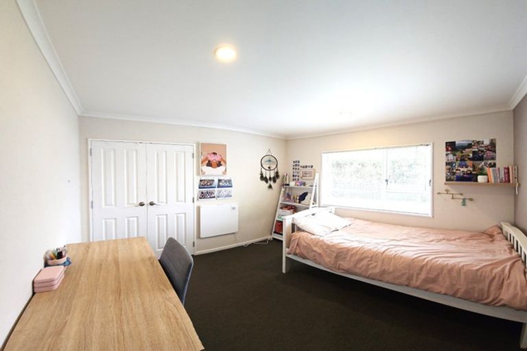 Photo of property in 93a Taylor Terrace, Tawa, Wellington, 5028