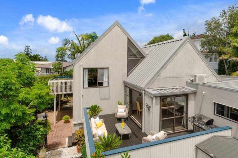 Photo of property in 1/131 Carlisle Road, Northcross, Auckland, 0632