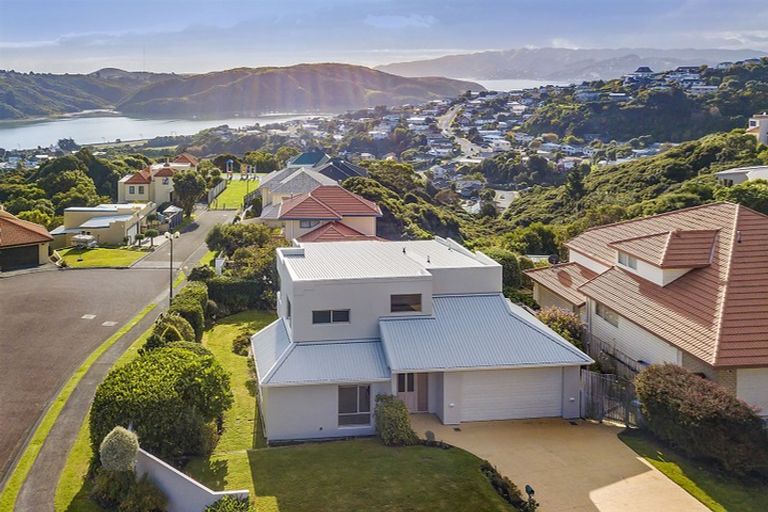 Photo of property in 2 Glengavel Grove, Papakowhai, Porirua, 5024