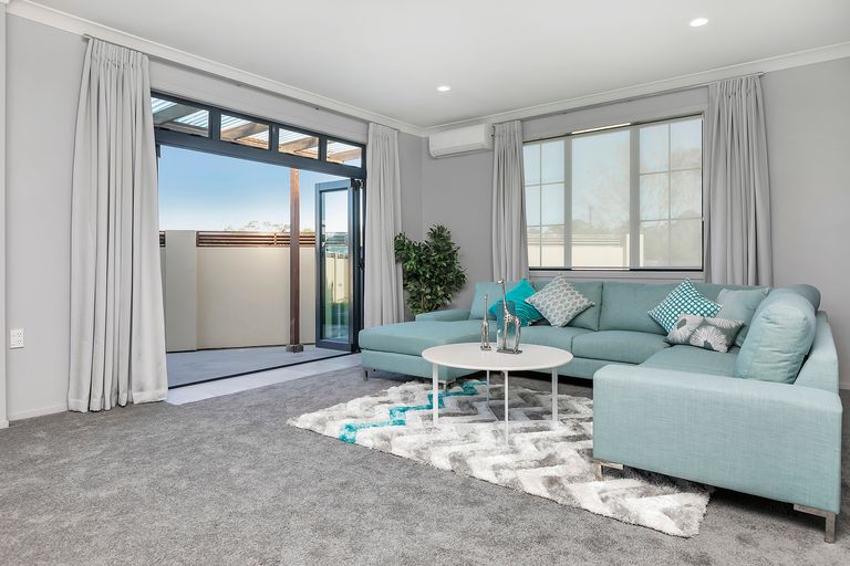 Photo of property in 11k Clearwater Cove, West Harbour, Auckland, 0618