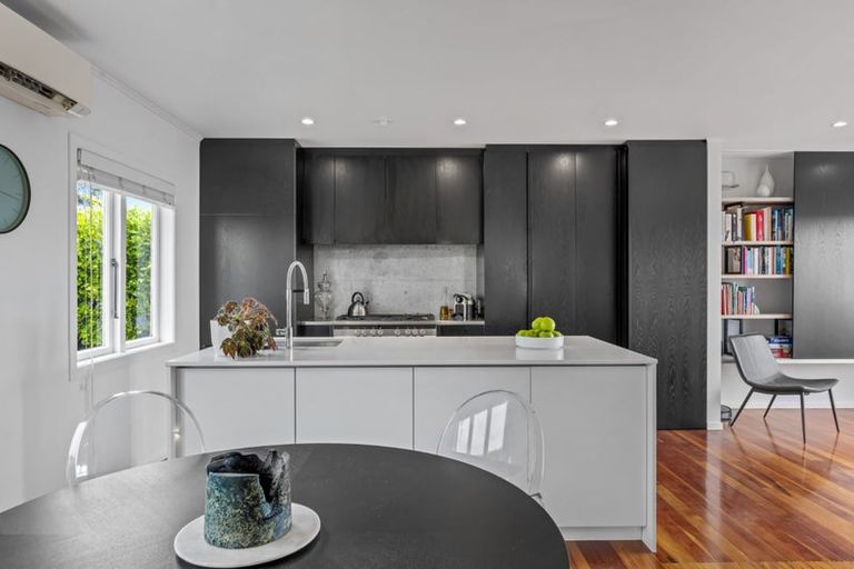 Photo of property in 1/74 College Road, Northcote, Auckland, 0627