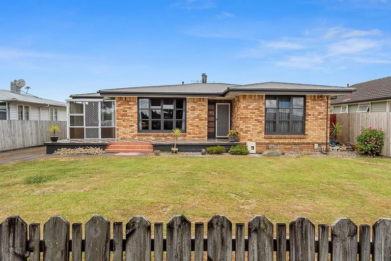 Photo of property in 41 Collins Road, Melville, Hamilton, 3206