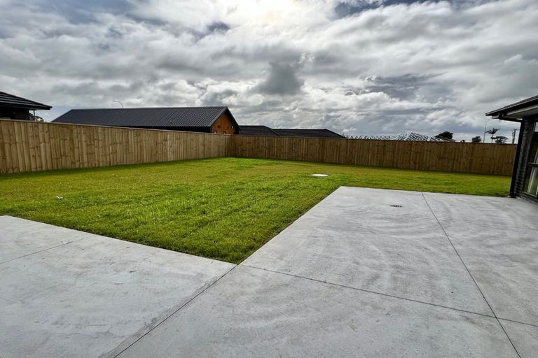 Photo of property in 24 Kerr Crescent, Patumahoe, 2679