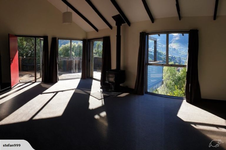 Photo of property in 35 Ticehurst Road, Lyttelton, 8082