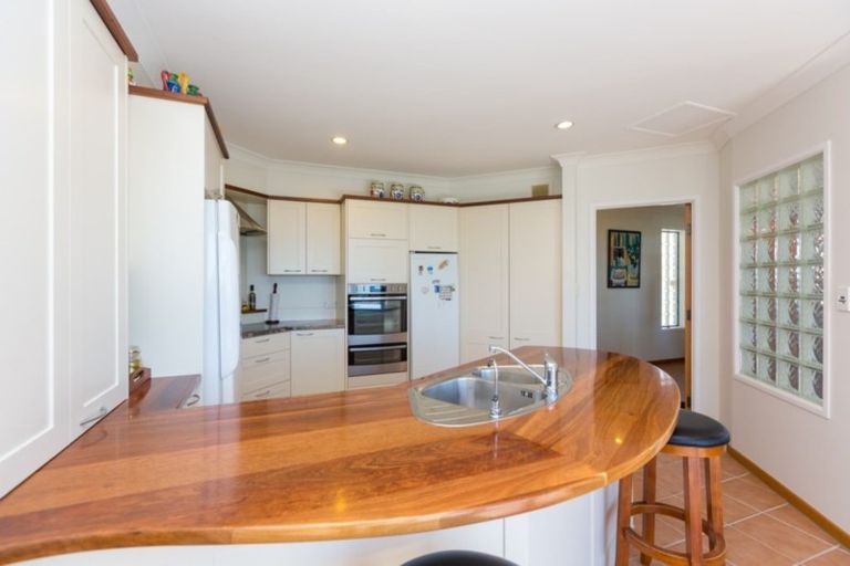Photo of property in 27 Findlay Street, Moturoa, New Plymouth, 4310