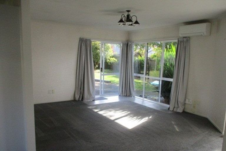 Photo of property in 2 Barraud Place, Pukehangi, Rotorua, 3015