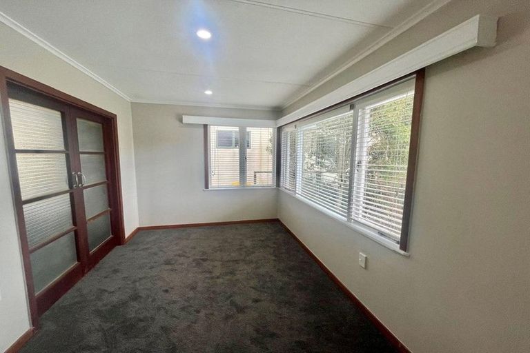 Photo of property in 57 Beaubank Road, Kelston, Auckland, 0602