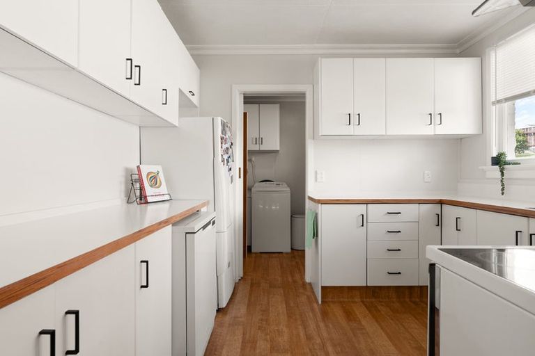 Photo of property in 66 Pioneer Crescent, Helensburgh, Dunedin, 9010