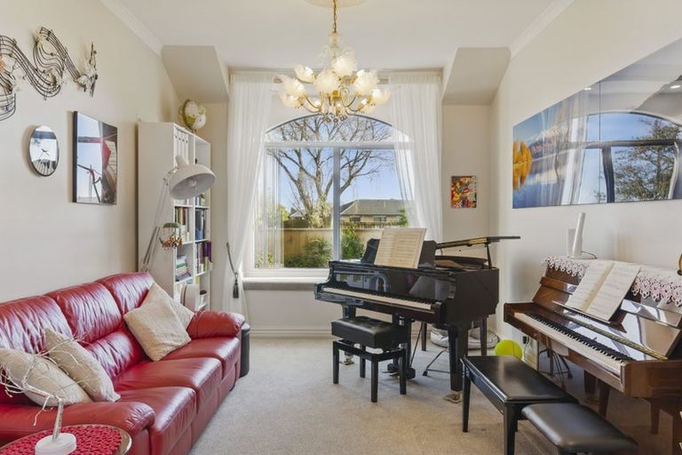 Photo of property in 41 Holcombe Drive, Paraparaumu, 5032