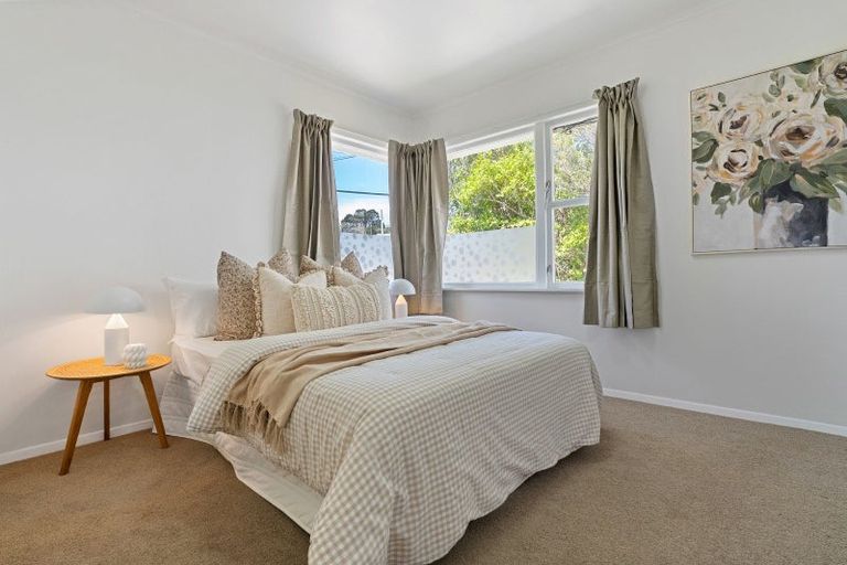 Photo of property in 4 Link Road, Newlands, Wellington, 6037