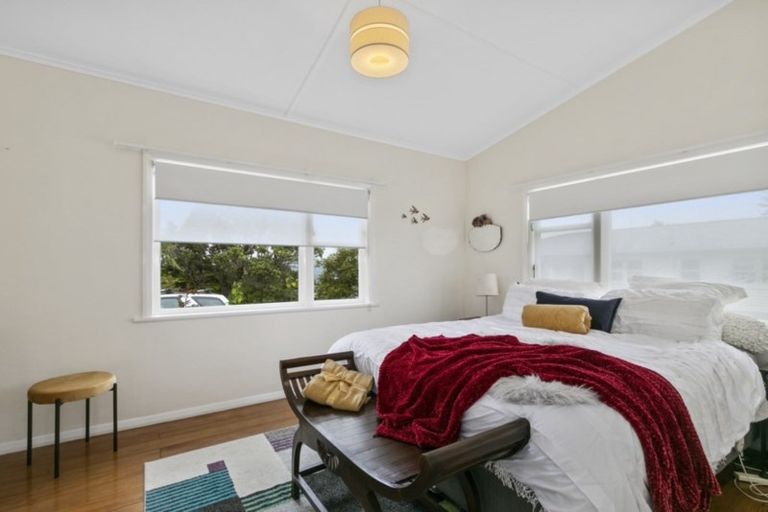 Photo of property in 54 Poto Road, Normandale, Lower Hutt, 5010