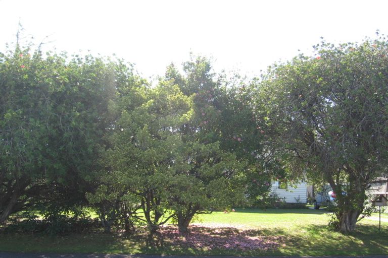 Photo of property in 19 Savoy Road, Glen Eden, Auckland, 0602