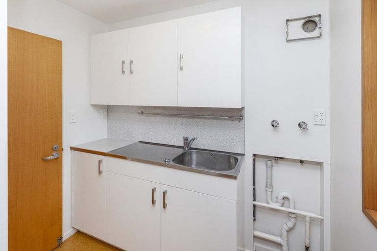 Photo of property in 16 Kent Lodge Avenue, Avonhead, Christchurch, 8042