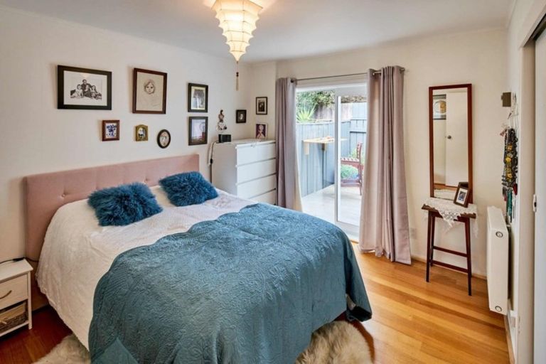 Photo of property in 1 Ferry Street, Seatoun, Wellington, 6022