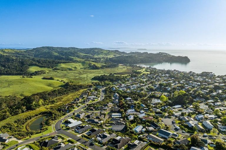 Photo of property in 3 Fendalton Place, Hatfields Beach, Orewa, 0931