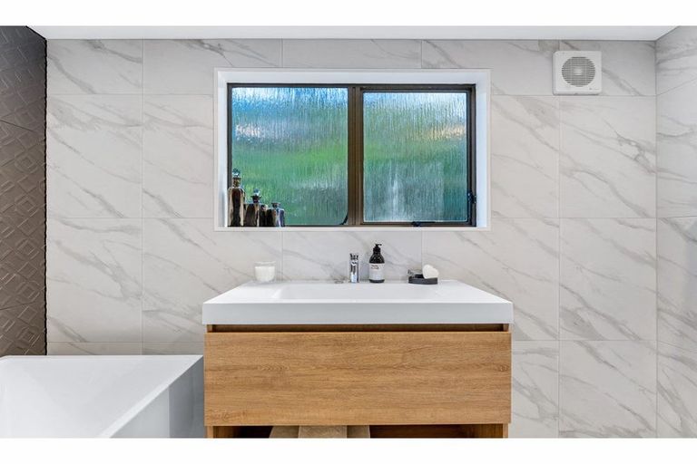 Photo of property in 74 Porritt Avenue, Chatswood, Auckland, 0626