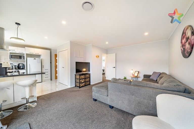Photo of property in 43b Hartford Crescent, Totara Park, Upper Hutt, 5018