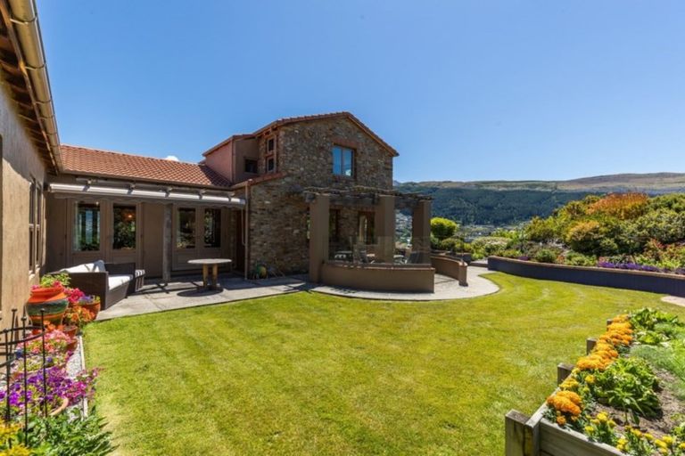 Photo of property in 1 Garland Terrace, Kelvin Heights, Queenstown, 9300