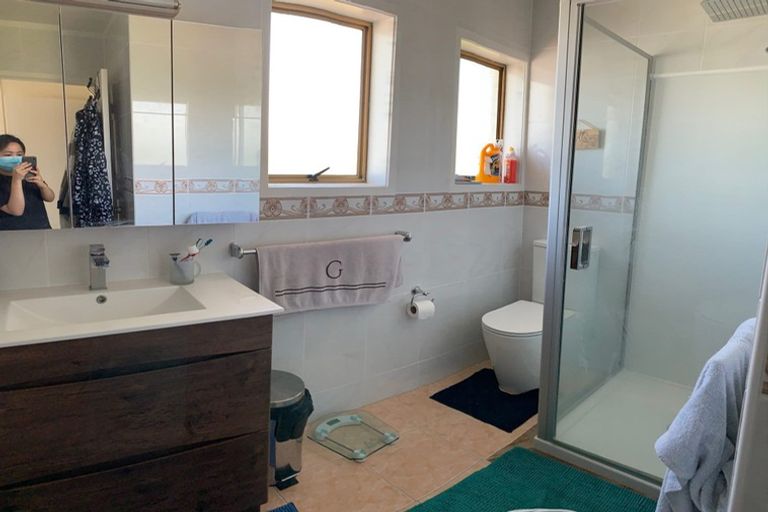 Photo of property in 35 Chatswood Grove, Chatswood, Auckland, 0626