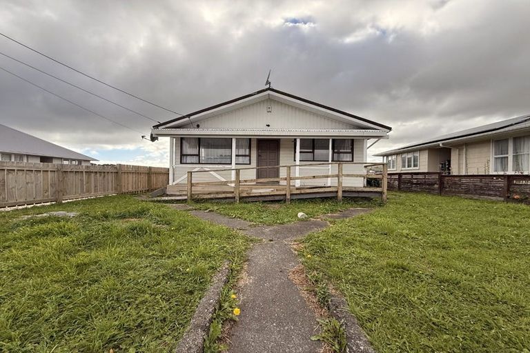 Photo of property in 10 Somerset Place, Cannons Creek, Porirua, 5024