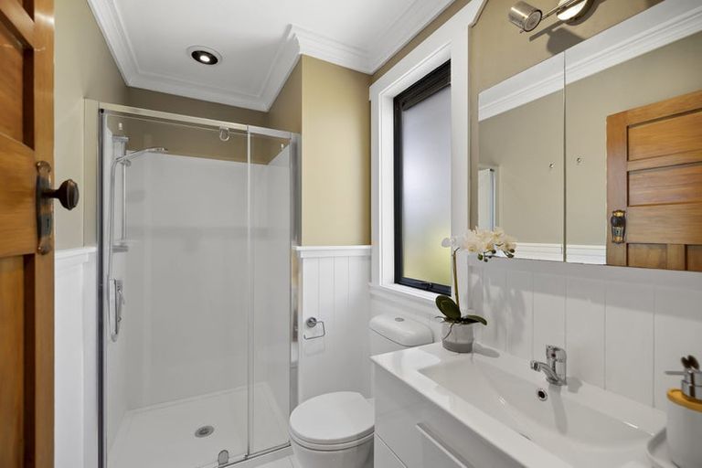 Photo of property in 32 Cutfield Road, New Plymouth, 4310