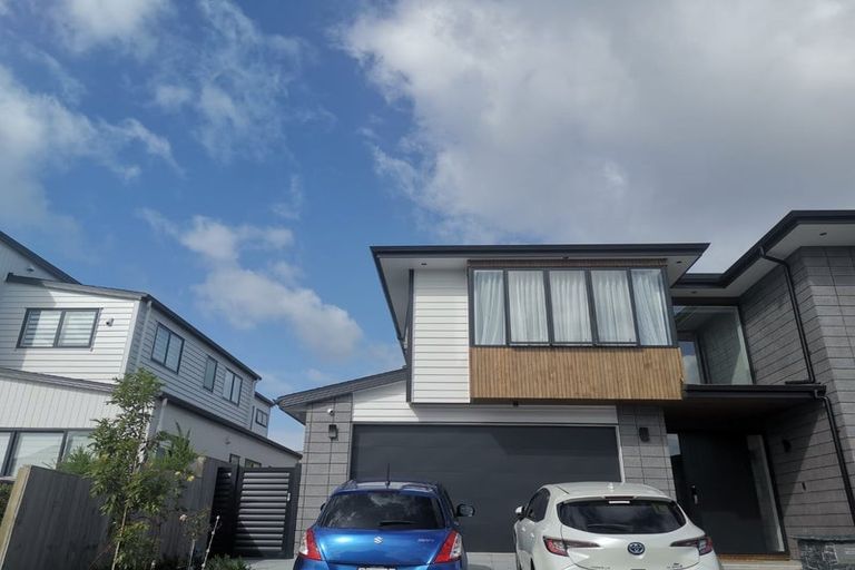 Photo of property in 37 Rathmullen Place, Pinehill, Auckland, 0632