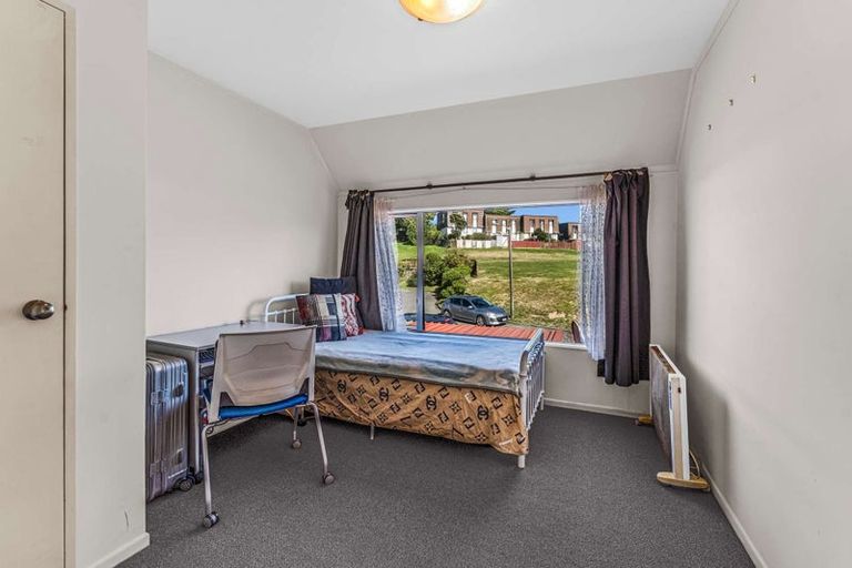 Photo of property in 19 Hollydale Grove, Churton Park, Wellington, 6037