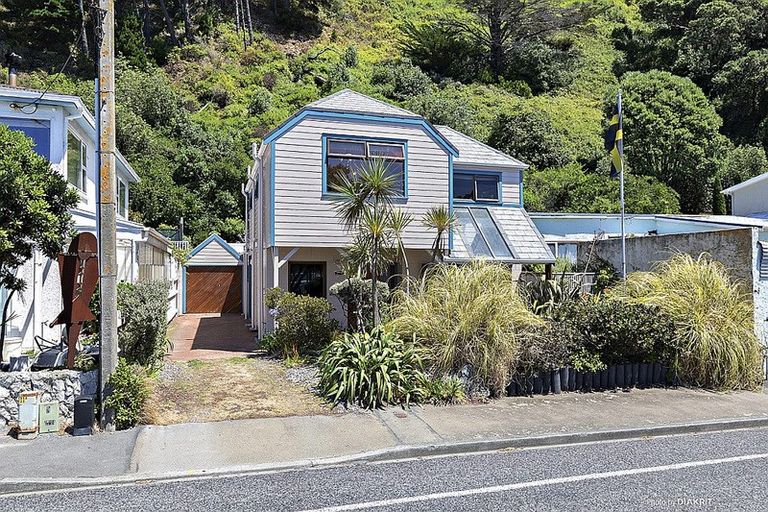 Photo of property in 146 Breaker Bay Road, Breaker Bay, Wellington, 6022