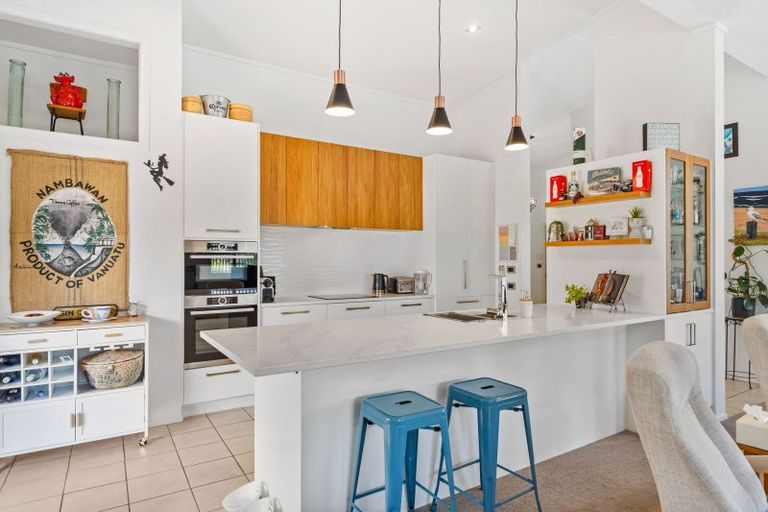 Photo of property in 98 Barbados Way, One Tree Point, 0118