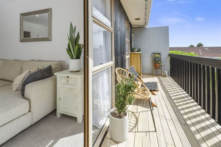 Photo of property in 3/57 Lake Road, Devonport, Auckland, 0624